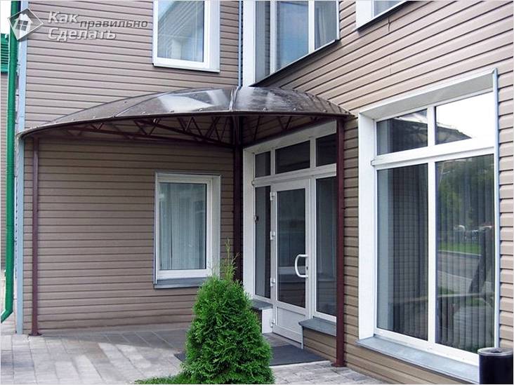 Угловой над крыльцом